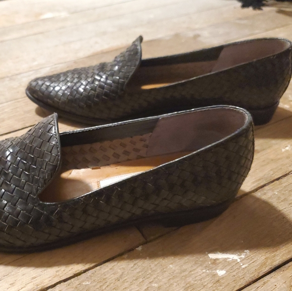 Bandolino Shoes - EUC Vintage Bandolino Woven Leather Loafers